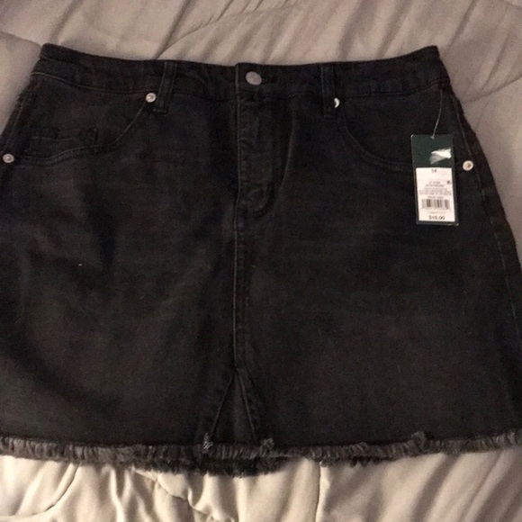 wild fable Dresses & Skirts - Brand new size 14 black jean skirt